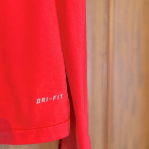 Nike Pro Dri-Fit Large Hoodie - Picture 4 of 5